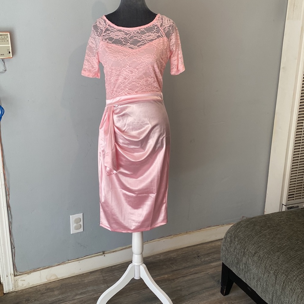 - Mondschein pink lace cocktail dress